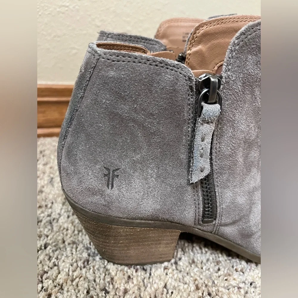 FRYE Judith bootie Double zip Suede Sz 7.5